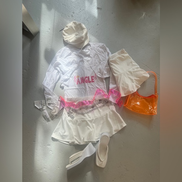 Rupaul’s Drag Race Willow Pill Halloween Costume - Picture 2 of 9